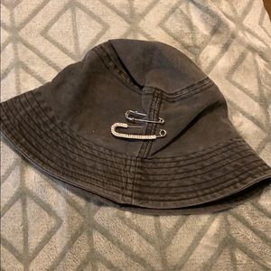 Bucket hat
